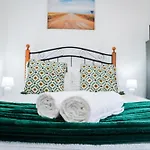 Modern & Central 1 Bedroom Apt Close To Major Attractions