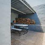 Modern & Central 1 Bedroom Apt Close To Major Attractions