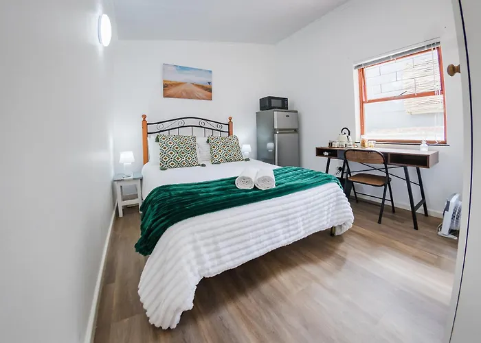 Modern & Central 1 Bedroom Apt Close To Major Attractions
