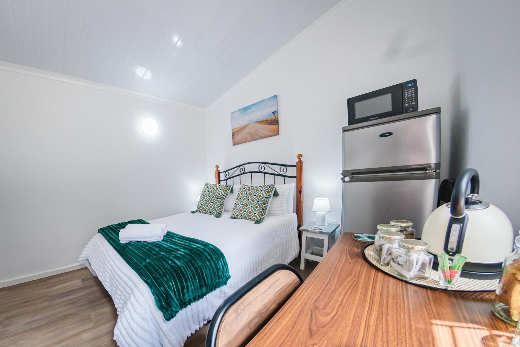 Modern & 1 Bedroom Close To Major Attractions Apartment *