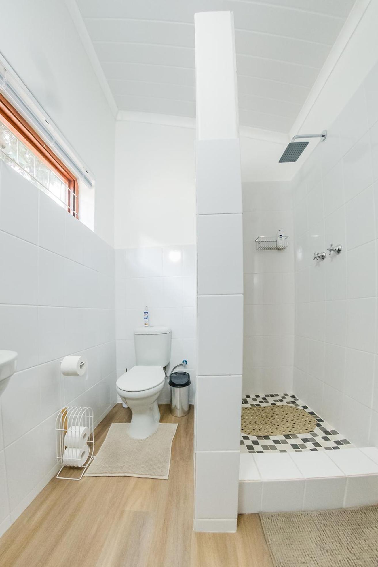 Apartment Modern & 1 Bedroom Close To Major Attractions *